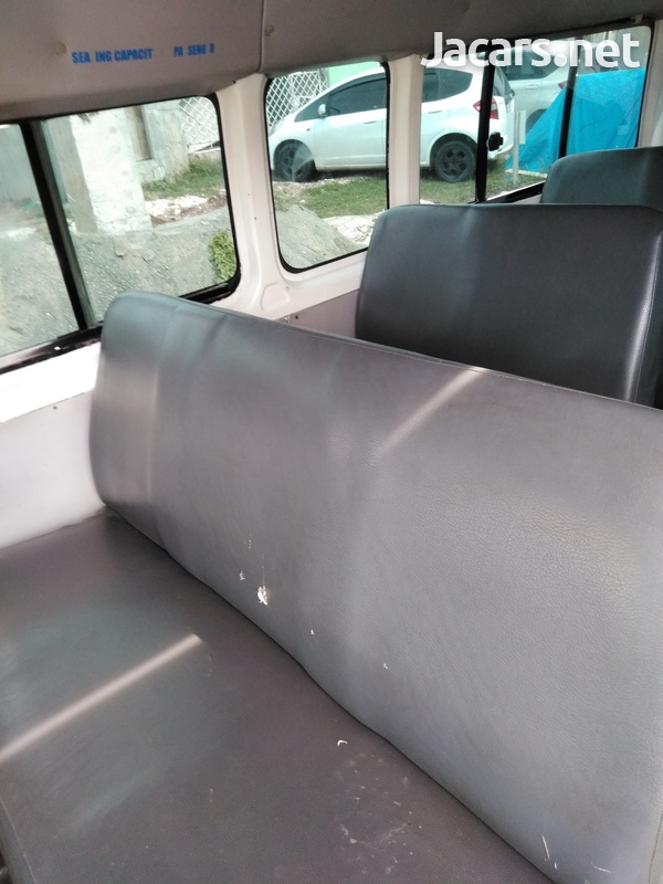 Toyota Hiace 2,7L 2007-7