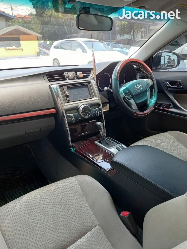 Toyota Mark X 2,5L 2012-8