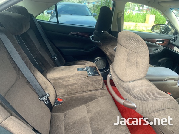 Toyota Crown 2,5L 2014-9