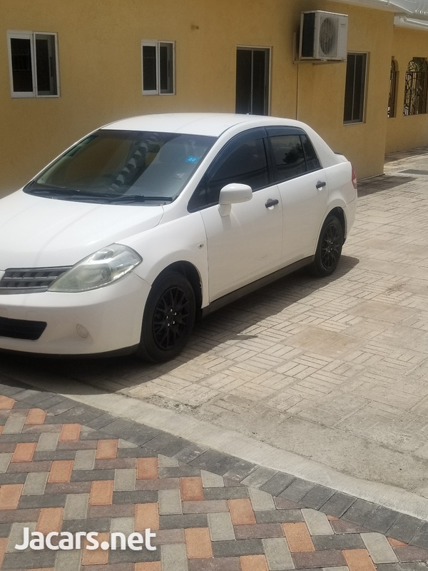 Nissan Tiida 1,5L 2010-1