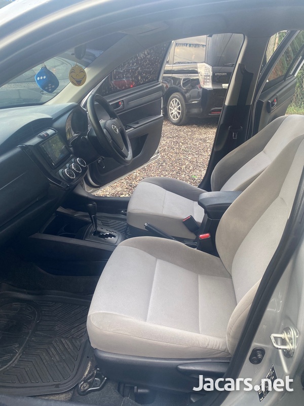 Toyota Axio 1,5L 2015-7