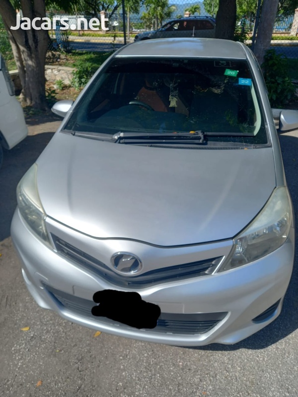 Toyota Vitz 1,3L 2013-1