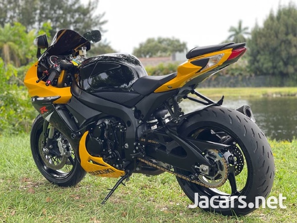 2017 Suzuki GSX-R750-3