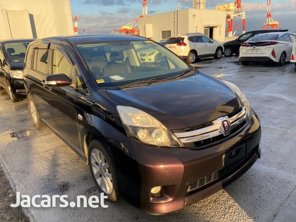 Toyota Isis 1,8L 2012-1