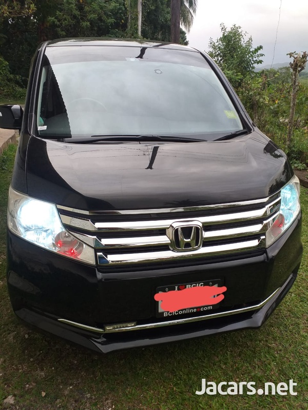 Honda Stepwgn 2,0L 2014-1