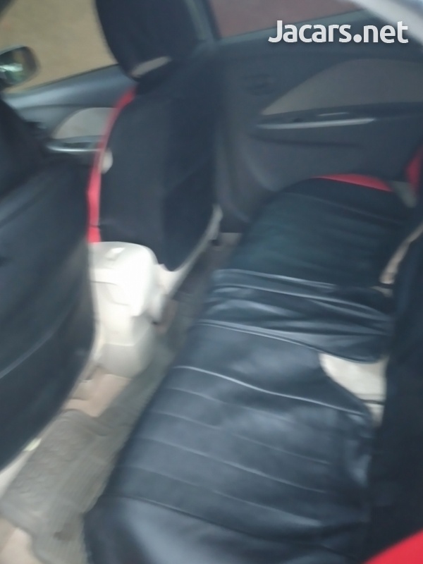 Toyota Belta 1,4L 2010-7