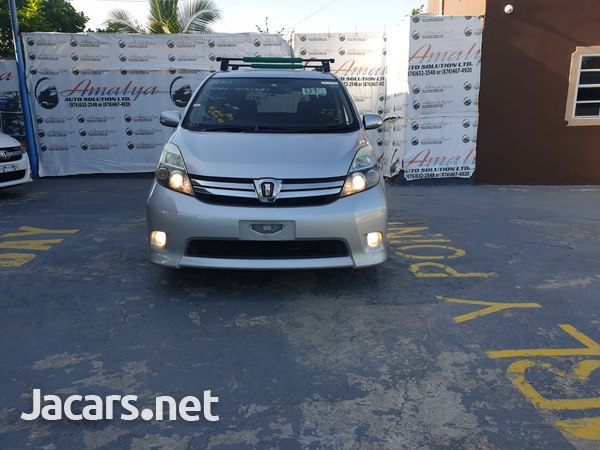 Toyota Isis 1,8L 2013-1
