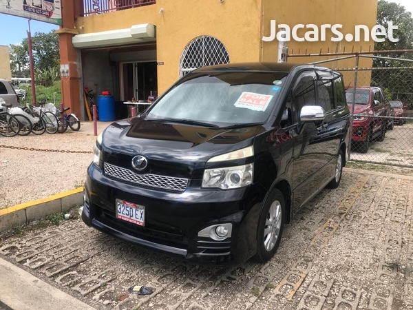 Toyota Voxy 2,0L 2012-2