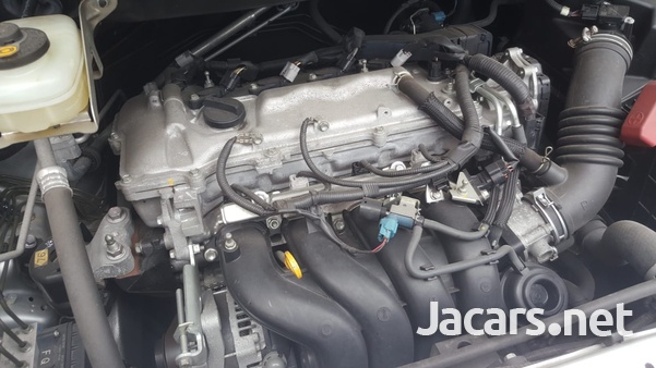 Toyota Voxy 2,0L 2013-5