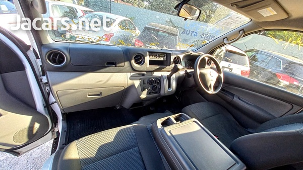 Nissan Caravan 2,5L 2016-6