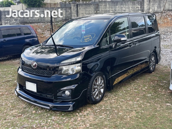 Toyota Voxy 2,0L 2013-3