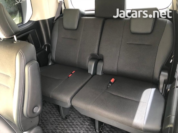 Toyota Voxy 2,0L 2013-7