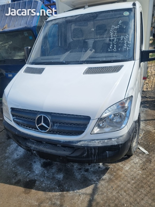 Mercedes Benz Sprinter freezer body truck-5