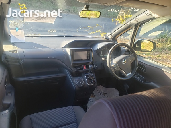 Toyota Voxy 2,0L 2016-6