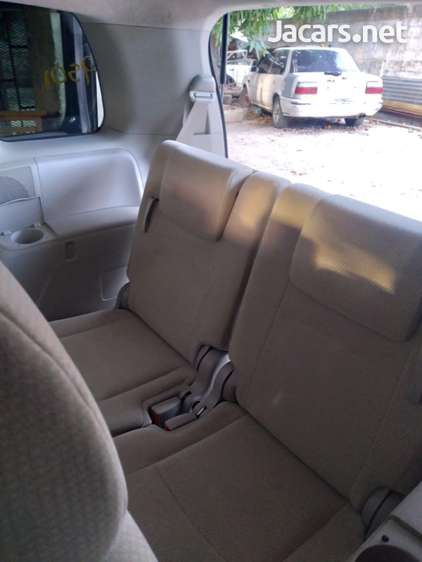 Toyota Isis 1,8L 2014-7