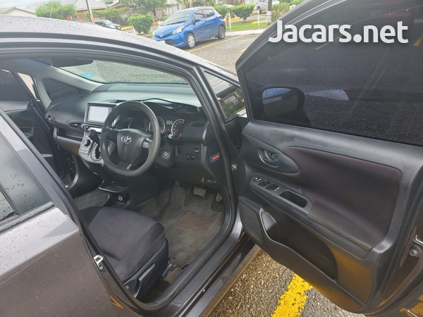 Toyota Wish 1,8L 2014-12