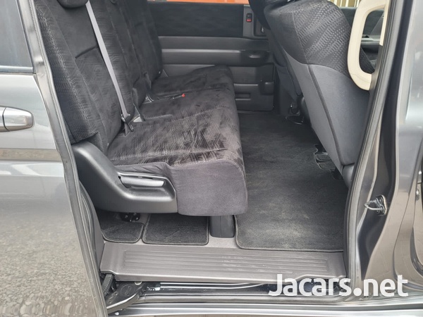 Honda Stepwgn 2,0L 2013-7