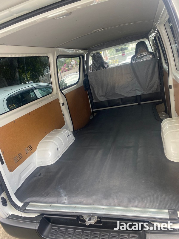 Toyota Hiace 2,0L 2017-6