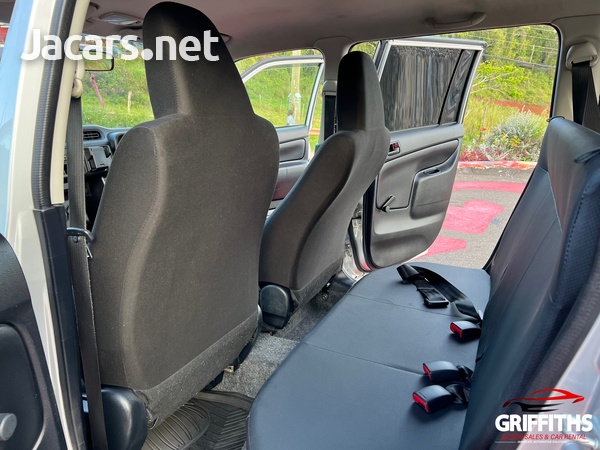 Toyota Probox 1,5L 2016-8