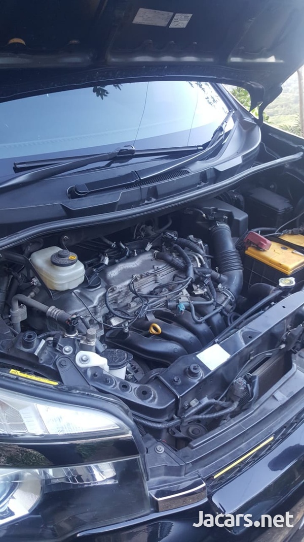 Toyota Voxy GS 2011-10