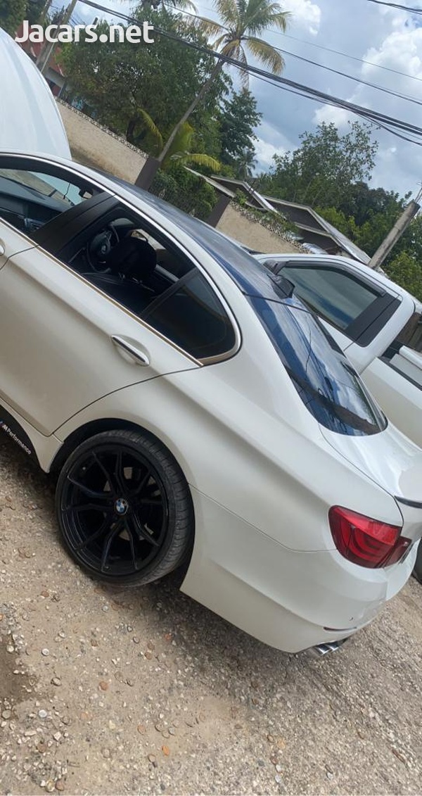 BMW 5-Series 2,5L 2011-3