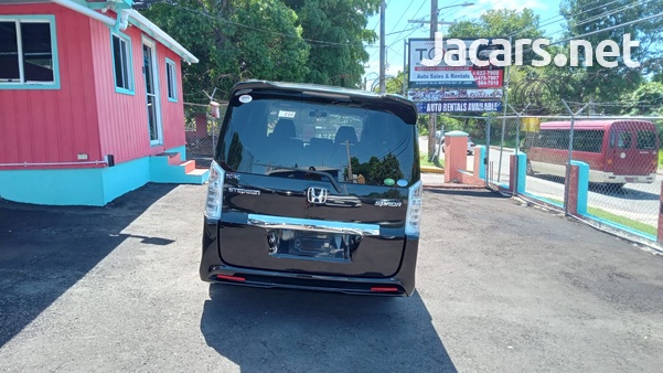 Honda Stepwgn Spada 2,0L 2013-6