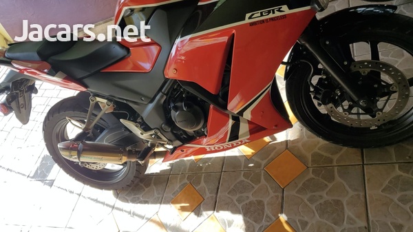 2015 CBR 300-2