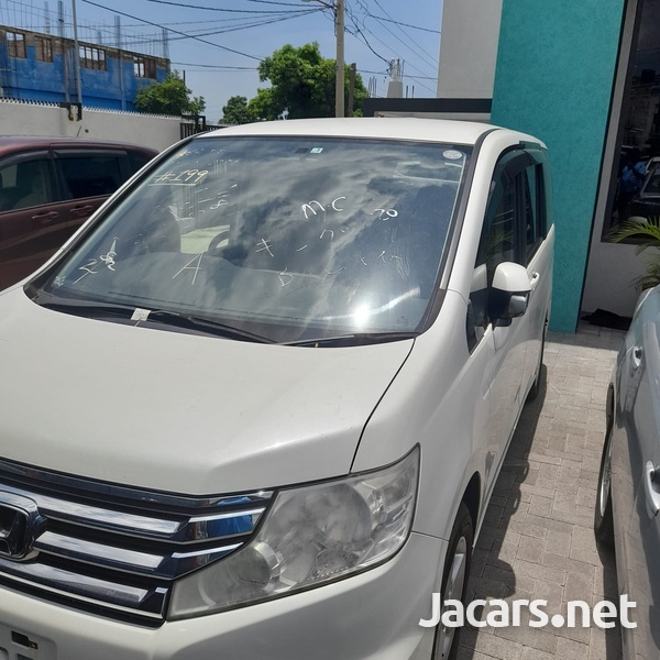 Honda Stepwgn 2,0L 2015-1