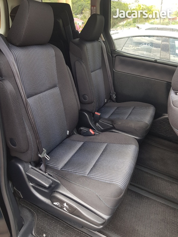 Toyota Voxy 2,0L 2014-5