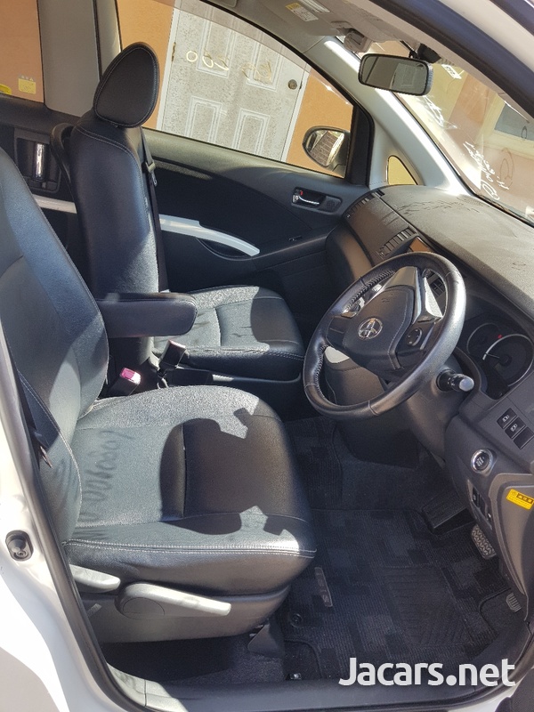 Toyota Isis 1,8L 2014-4