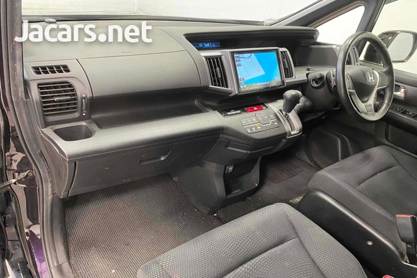 Honda Stepwgn Spada 2,0L 2013-10