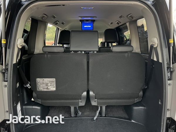 Toyota Voxy 2,0L 2013-8