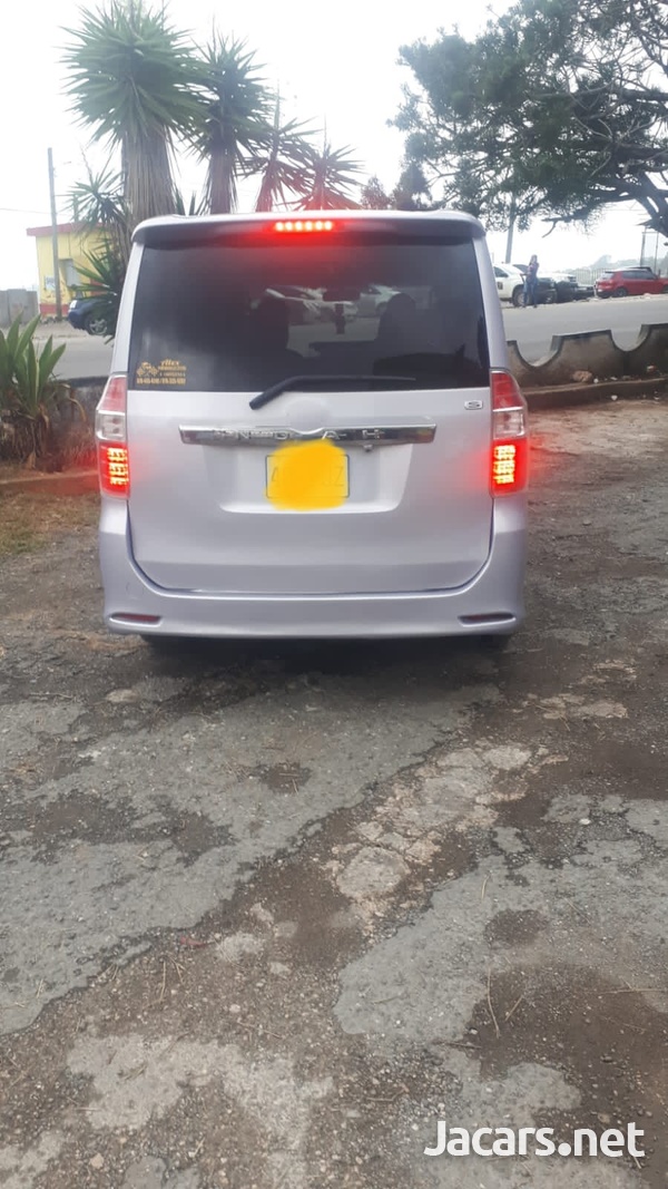 Toyota Noah 2,0L 2008-1