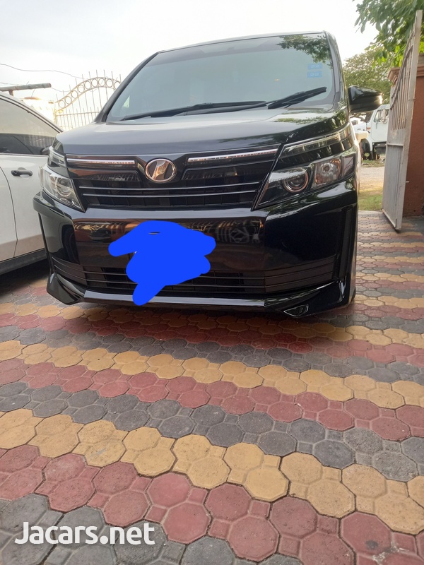Toyota Voxy 2,0L 2014-5