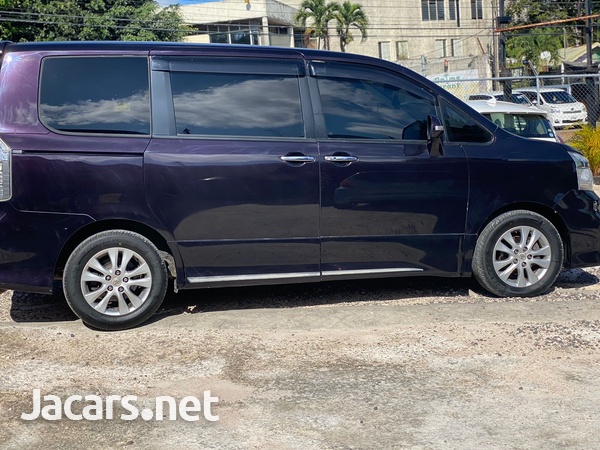Toyota Voxy 2,0L 2013-2
