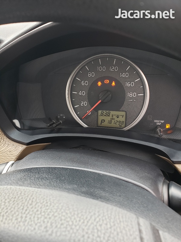 Toyota Axio 1,5L 2013-4