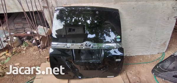 Damage 2014 Toyota Voxy trunk any reasonable offers will be accepted-2