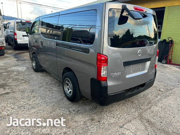 2013 Nissan caravan-4