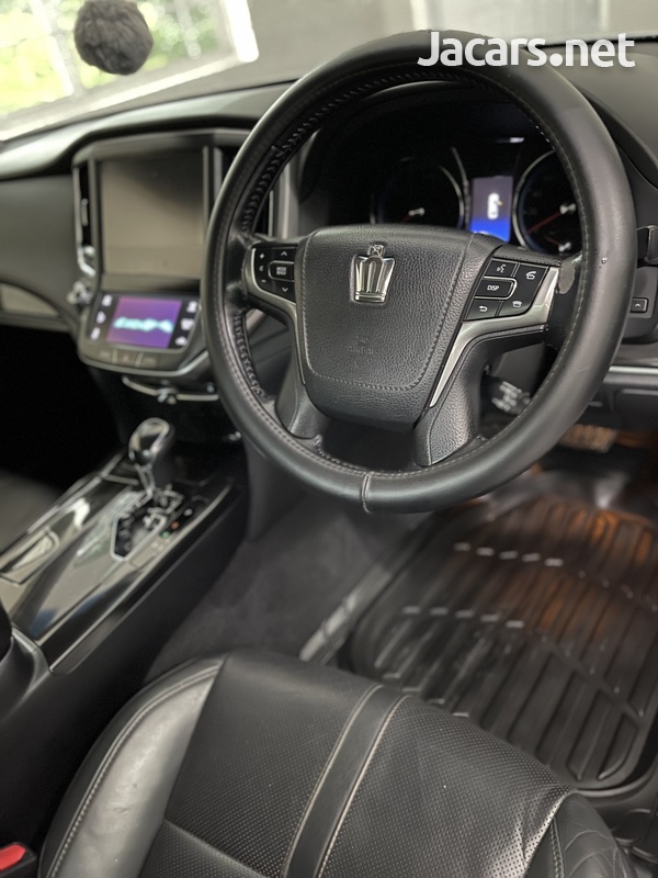 Toyota Crown 2,5L 2013-6