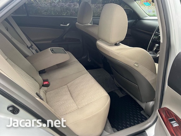 Toyota Mark X 2,5L 2012-7