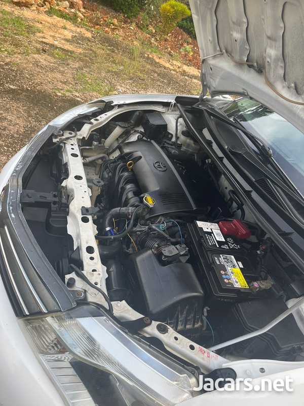 Toyota Axio 1,5L 2013-4