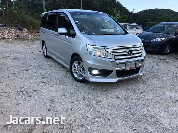 Honda Stepwgn Spada 2,0L 2013-1