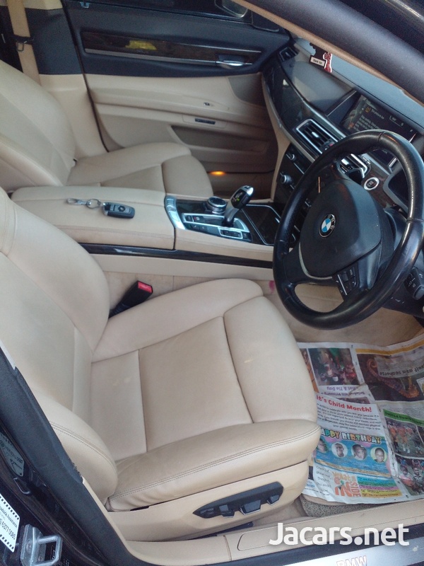 BMW 7-Series 3,0L 2015-10
