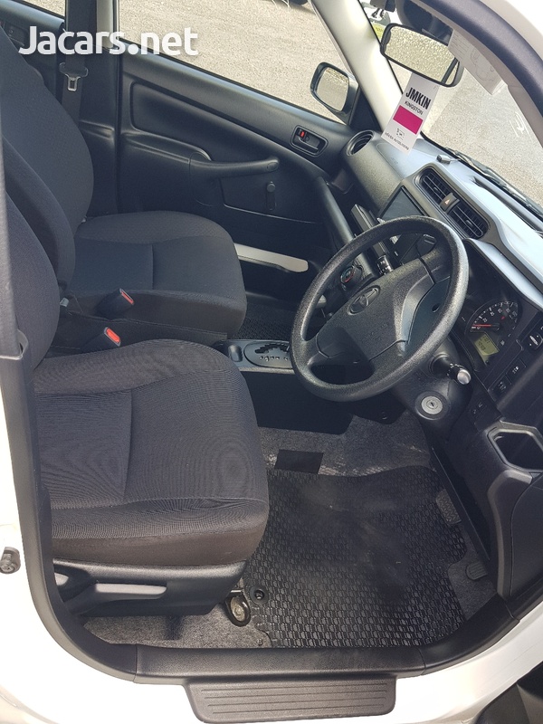 Toyota Probox 1,3L 2018-8