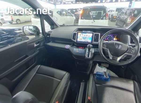 Honda Stepwgn Spada 2,0L 2013-3