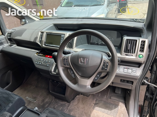 Honda Stepwgn 2,0L 2013-6