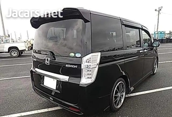 Honda Stepwgn Spada 2,0L 2013-4