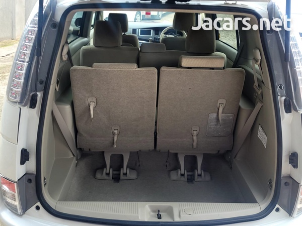 Toyota Isis 1,8L 2013-5