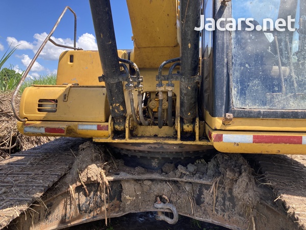 Komatsu PC200 Excavator-14