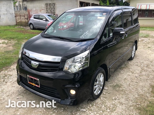 Toyota Noah 2,0L 2013-2